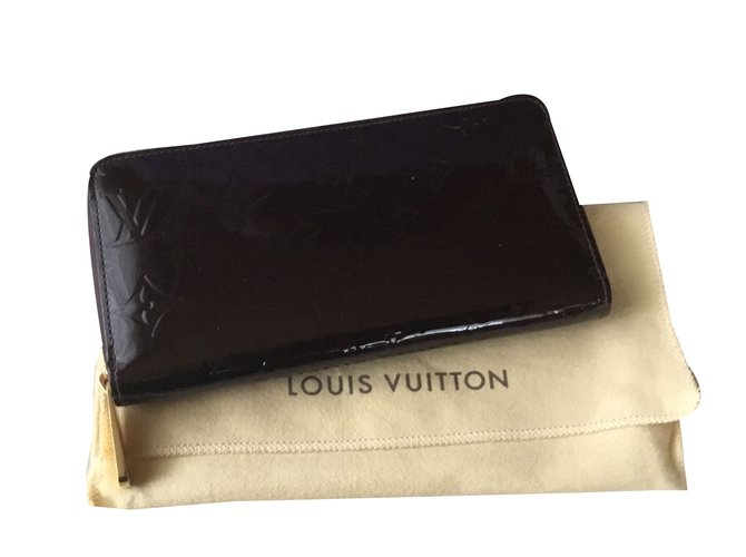 Alma Louis Vuitton Vuitton portefeuille zippy couleur amarante Vernis  ref.57206