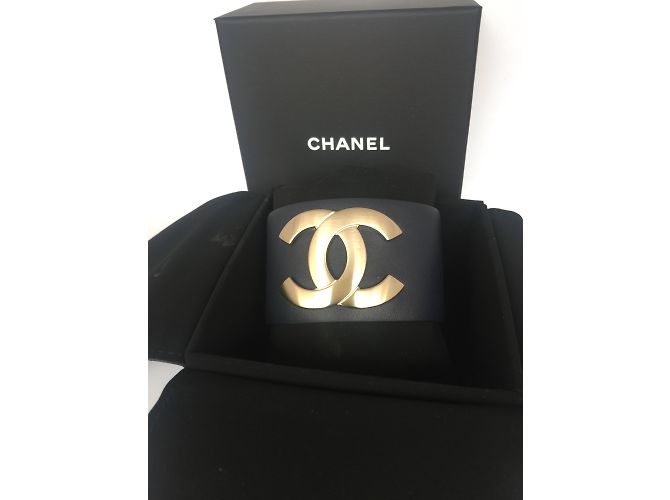 Chanel Manchette Noir