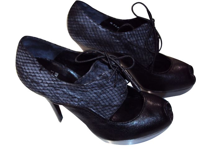 Stuart Weitzman Black Leather Serpent Print Pumps