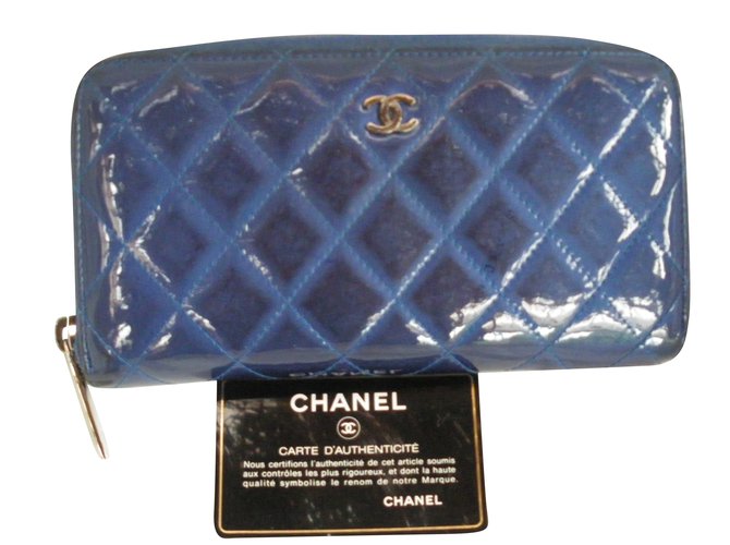 Chanel carteiras Azul Couro envernizado  ref.57460