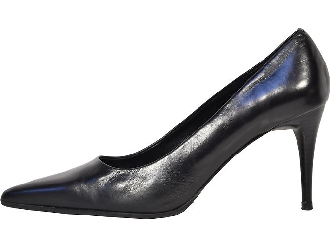 Elizabeth Stuart Heels Black