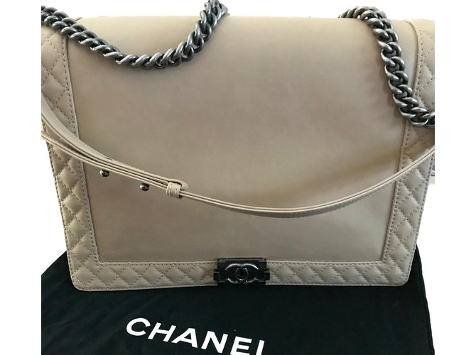 Chanel Le Boy GM / XL Bege Couro  ref.57770