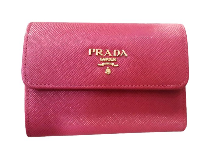 Prada wallet 2018 best sale