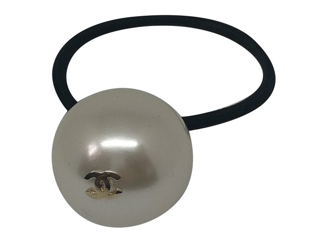 Chanel Haarschmuck Weiß Kunststoff Perle  ref.58024
