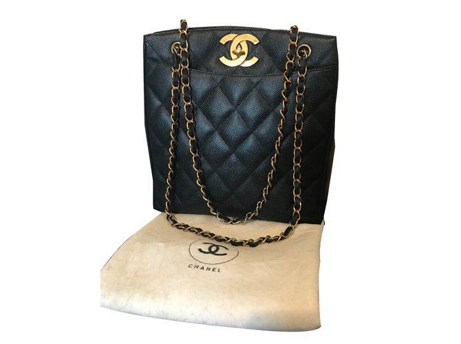 Chanel Handtaschen Schwarz Leder  ref.58189