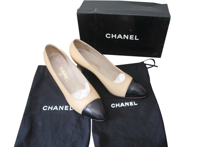 Chanel Tacones Beige Piel de cordero  ref.58271