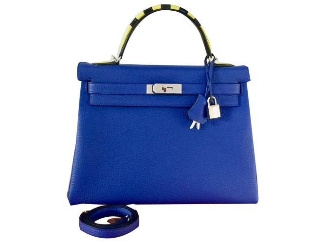Hermès Kelly 32 Au trot Número de série "Au Trot" Azul Couro  ref.58281