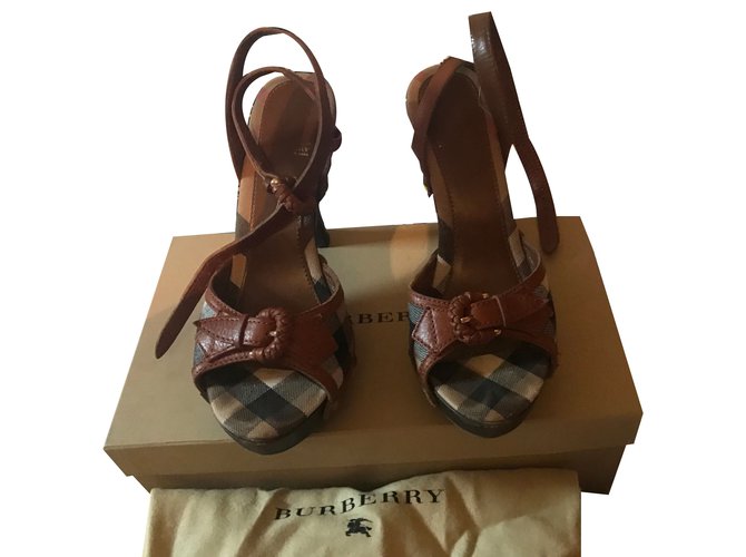 Burberry Sandals Caramel Leather  ref.58356