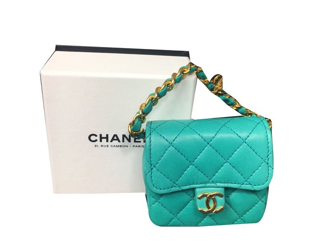 Classique Mini Timeless Chanel en cuir matelassé Turquoise en excellent état ! Bleu  ref.58486