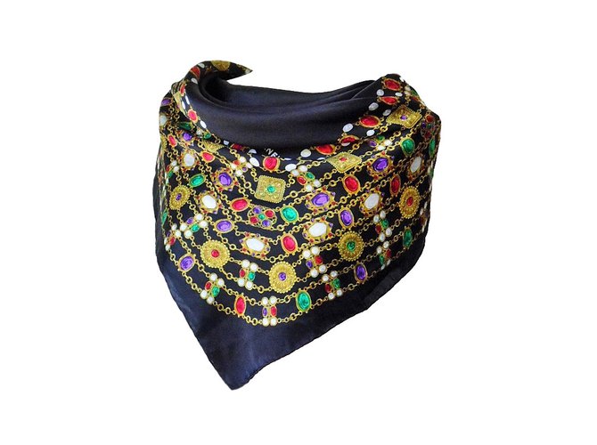 Sciarpa in seta con stampa gioiello vintage Gripoix CHANEL Multicolore  ref.58615