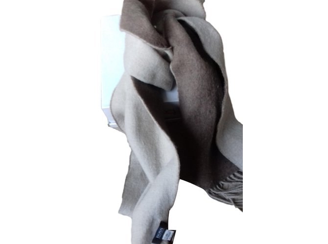 hugo boss grey scarf
