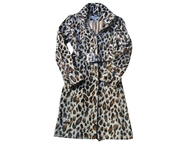 Karen Millen Abrigos, Ropa de calle