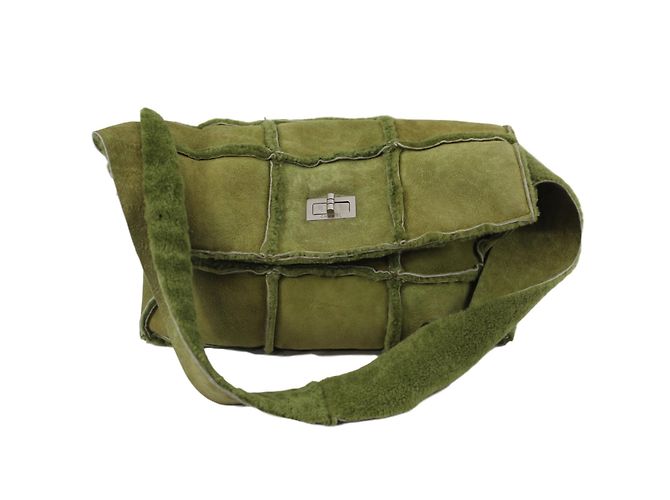 2.55 Chanel Sac shearling Vert olive