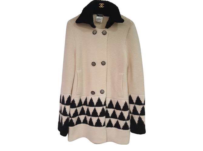 Chanel Coats, Outerwear Eggshell Cashmere  ref.59352
