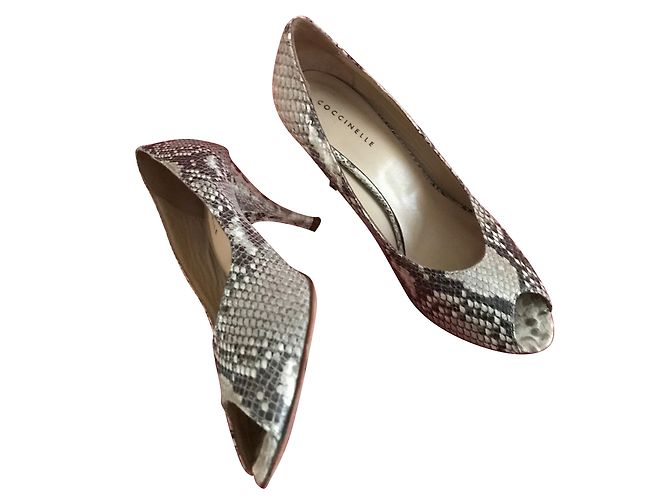 Autre Marque Coccinelle Pumps aus Leder beige