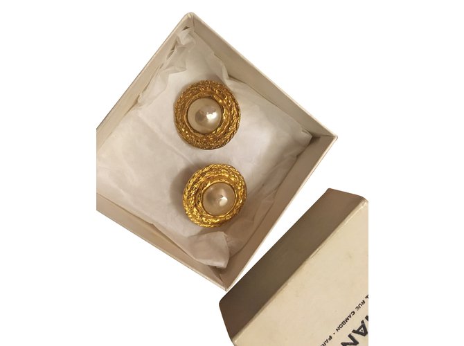 Chanel Earrings White Golden Metal Pearl  ref.59379