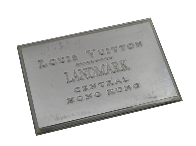 Louis Vuitton Hongkong Grau Kunststoff  ref.59683
