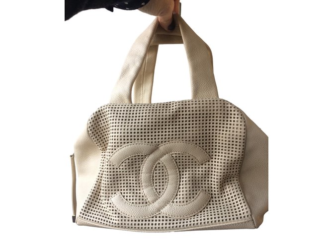 Chanel Handbags White Leather  ref.59865