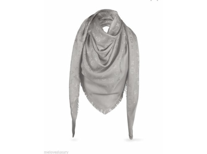 Louis Vuitton Classic Monogram Scarf Beige Silk ref.57252 - Joli Closet
