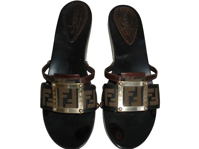 Fendi zuecos