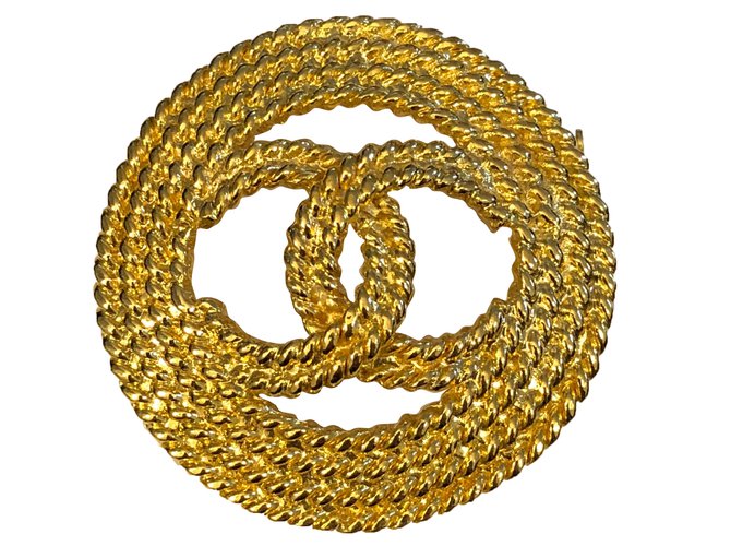 Chanel Alfinetes e broches Dourado Metal  ref.60779