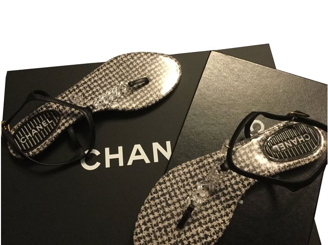 Chanel Sandalias Negro Blanco Plástico  ref.61022