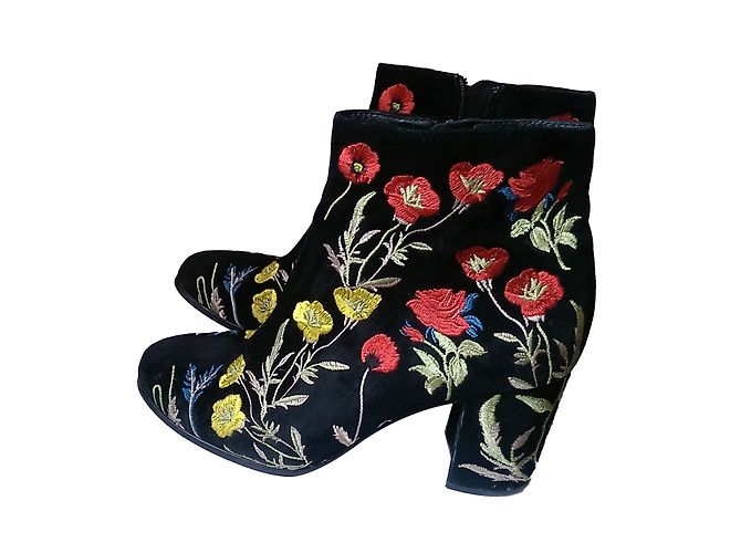Botins Wittner de camurça preta bordada Preto Multicor