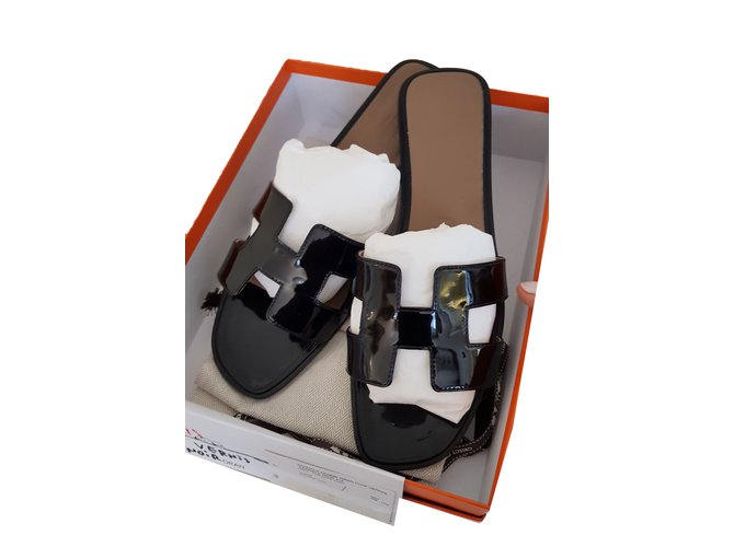 Oran Hermès sandali Nero Pelle verniciata  ref.61131