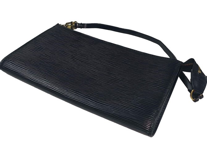 LOUIS VUITTON Bags T. Leather Black ref.885446 - Joli Closet