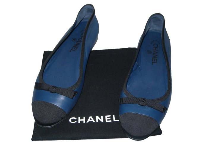 Chanel Ballet flats Black Navy blue Leather Cloth ref.62252 - Joli