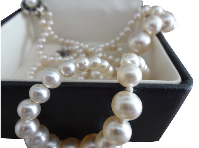 Autre Marque Collana di perle ottime condizioni con gioielli ha chiusura Bianco  ref.62259