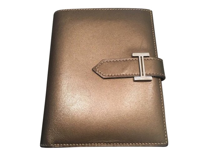 Hermès Wallets Golden Light brown Leather  ref.62591