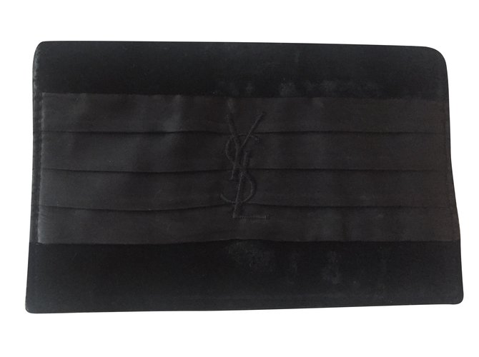 Yves Saint Laurent Bolsos de embrague Negro Terciopelo Satén  ref.62641