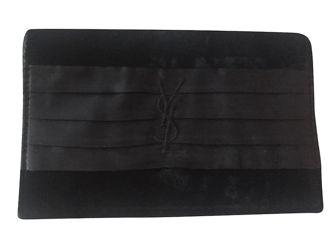 Pochette Yves Saint Laurent in velluto e raso nero