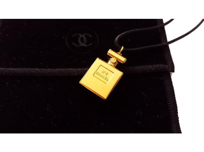 Chanel Colares Dourado Metal  ref.62866