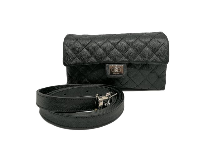 Chanel Bolsa de cinturón uniforme Negro Cuero  ref.62902