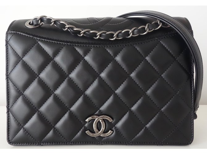 Timeless Chanel Handtaschen Schwarz Leder  ref.62990