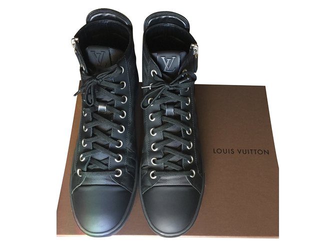 Louis Vuitton LV sneakers Time Out Black Leather ref.222692 - Joli Closet