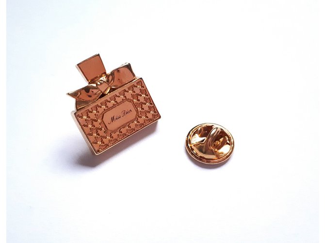 Christian Dior Pins & brooches Golden Metal  ref.63189