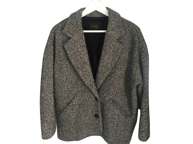 Des Petits Hauts Abrigos, Ropa de calle