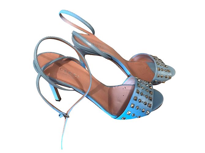 Sandali Gucci con borchie in pelle blu