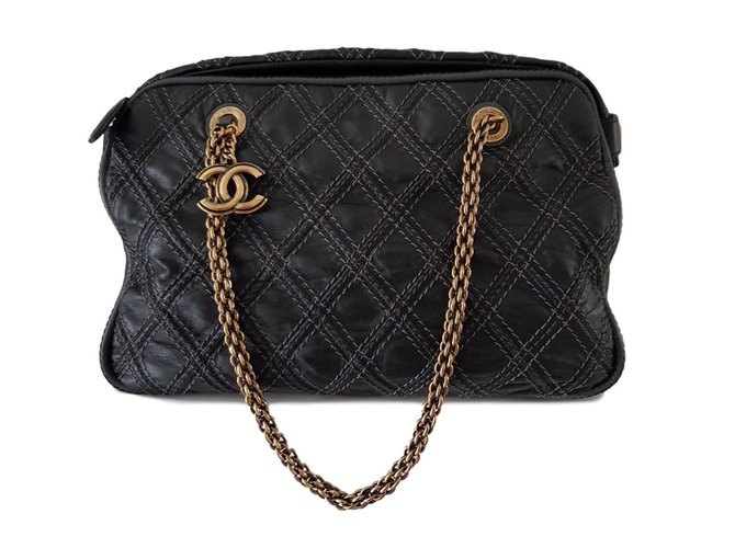 Camera Chanel Handbags Black Leather  ref.64390