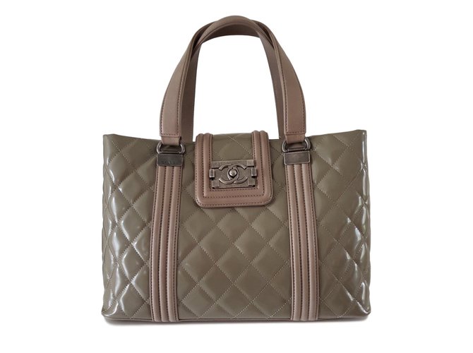 Boy Chanel Handbags Taupe Patent leather  ref.64391