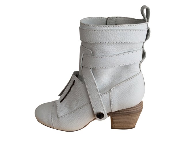 Fendi Ankle Boots White Leather  ref.64510