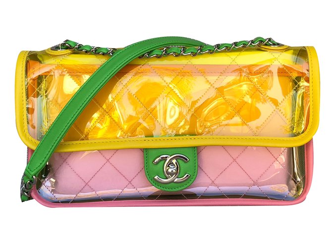 Chanel Corrida de Penas Acolchoada Acolchoada de Prata Brilhante Verde / Amarelo / Rosa Pvc / Bolsa de Pele de Cordeiro Multicor Plástico  ref.65206