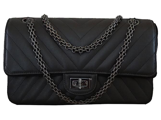 Chanel Então preto reedição chevron 2.55 forrado Flap Handbag Edição Limitada Couro  ref.65212