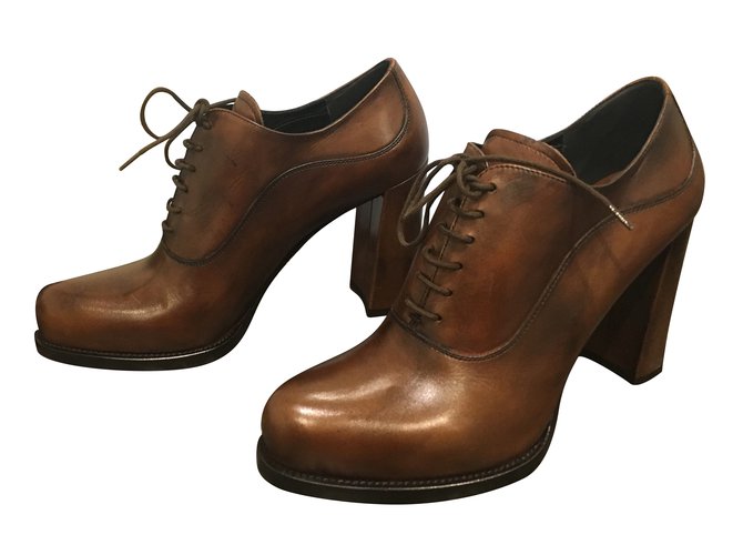 Prada Lace ups Brown Leather  ref.65548