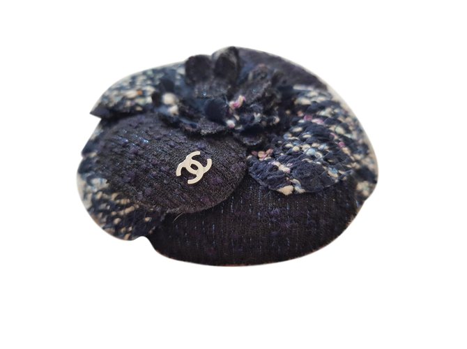Chanel Alfinetes e broches Azul marinho Tweed  ref.65583