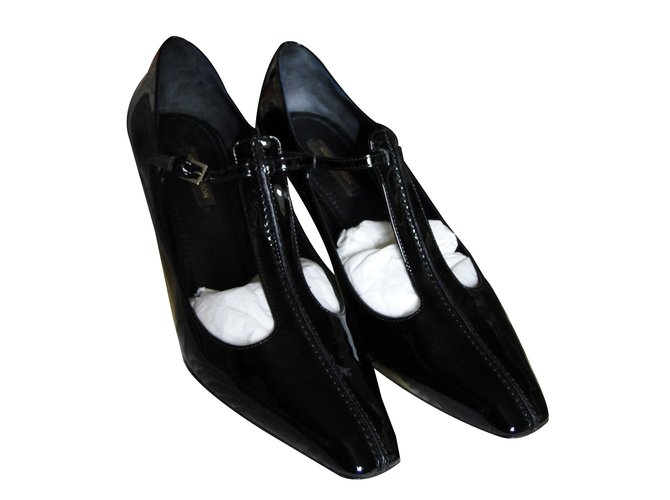 Louis Vuitton Heels Black Patent leather  ref.65649