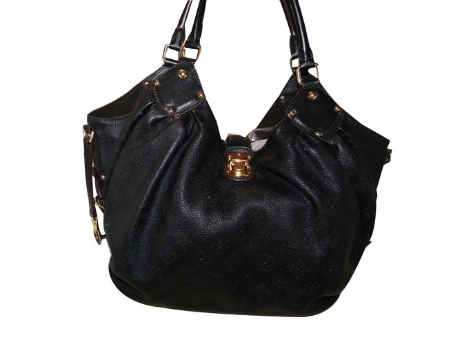 Louis Vuitton Handbags Black Leather  ref.65726